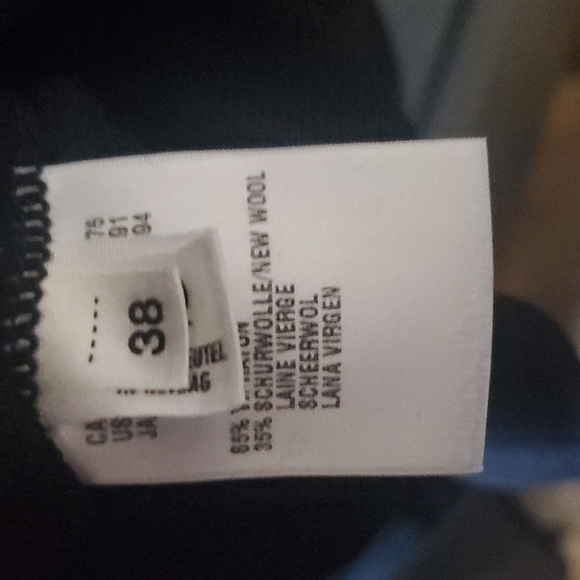 Escada 38 - Picture 5 of 6